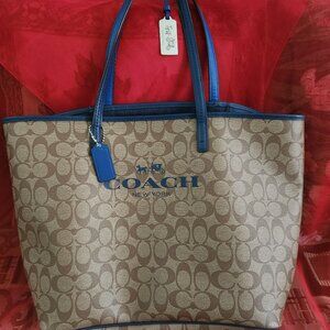 COACH women's Hand/yote bag Vintage Large # C1420- 32706 signature logo